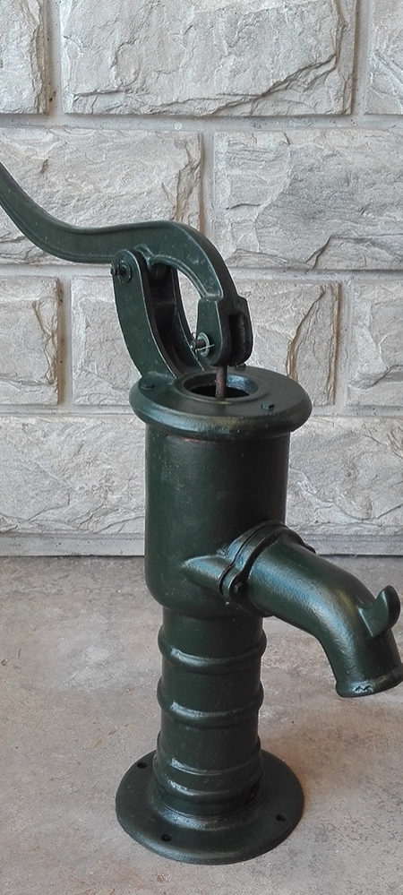 estatua de bomba de agua antigua
