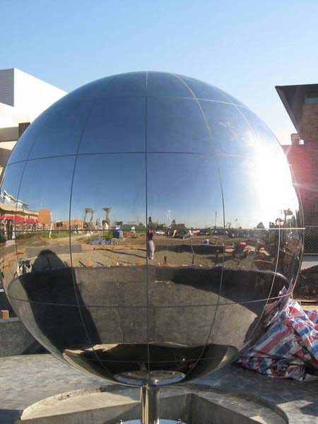 Fuente Bola de Acero para jardín